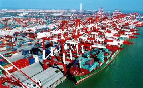 近日,有关青岛港继续开展2-6类危险品货物进出口作业的消息盛传,但却
