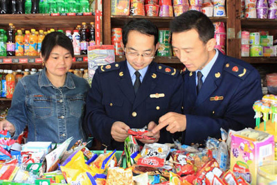 食品安全办等六部门严查校园周边食品无证经营